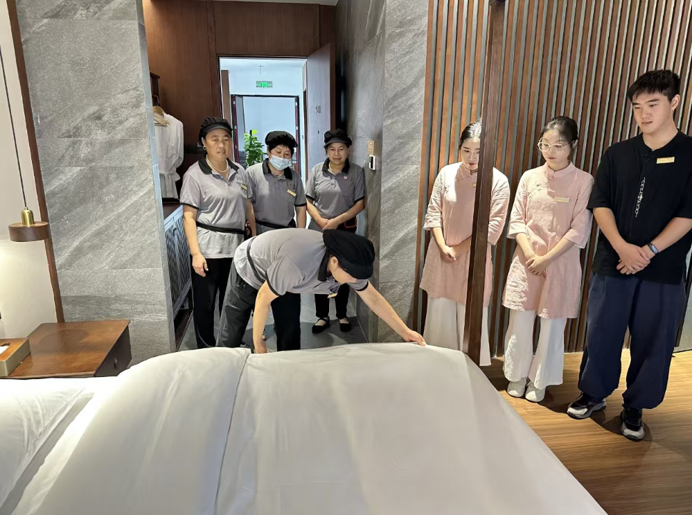 夯實基礎 蓄力前行！——酒店管理部開展服務技能培訓(圖2)