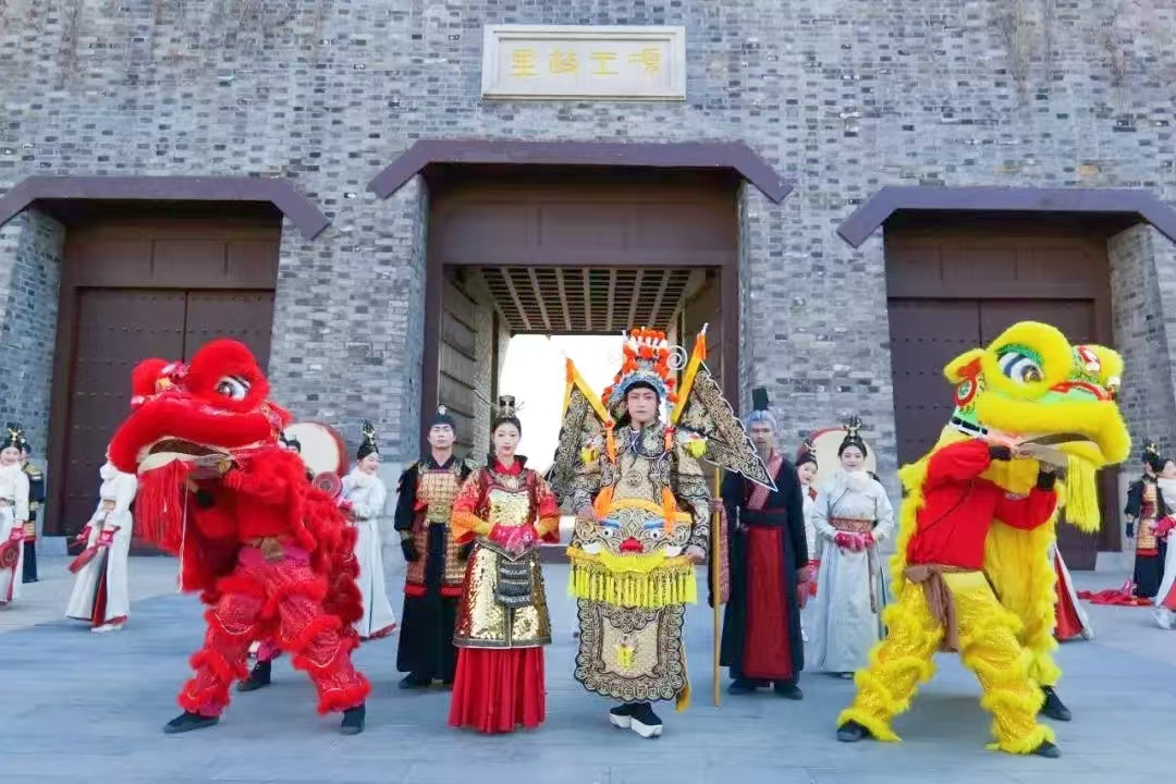 景區(qū)演出(圖1)